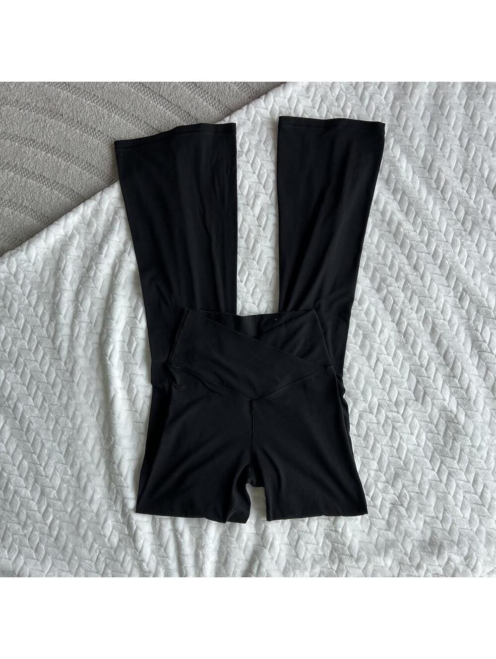 Aerie black flare leggings #flare #activewear